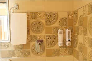 Superior Double Room, Valley View | Bathroom | Towels, soap, shampoo, toilet paper