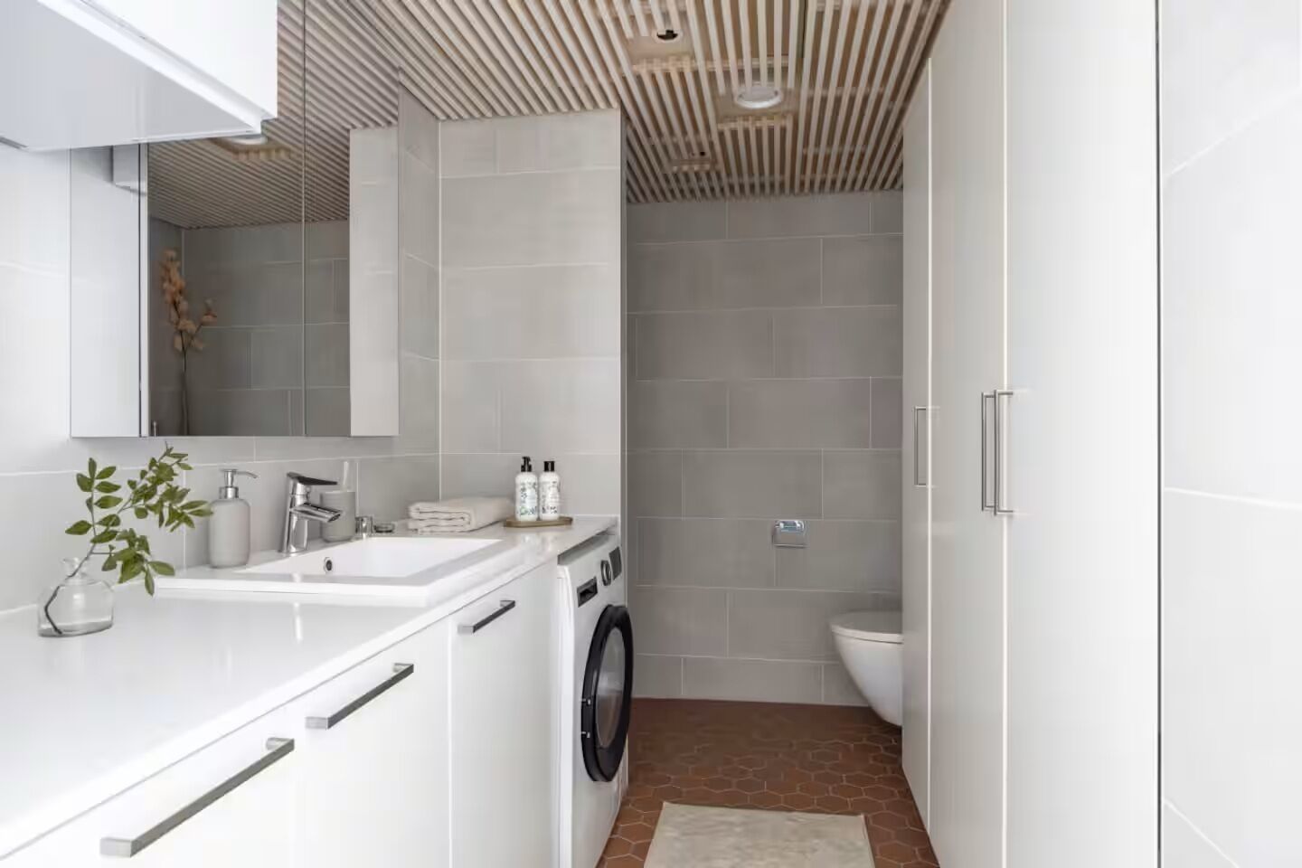 Superior Apartment, City View | Bathroom | Shower, hair dryer, towels, soap