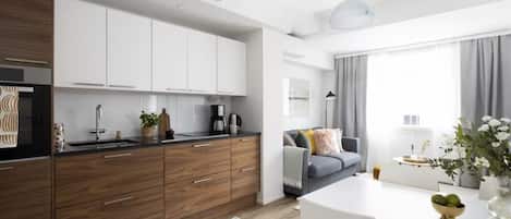 Superior Apartment, City View | Private kitchen