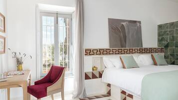 8 bedrooms, desk, iron/ironing board, travel cot