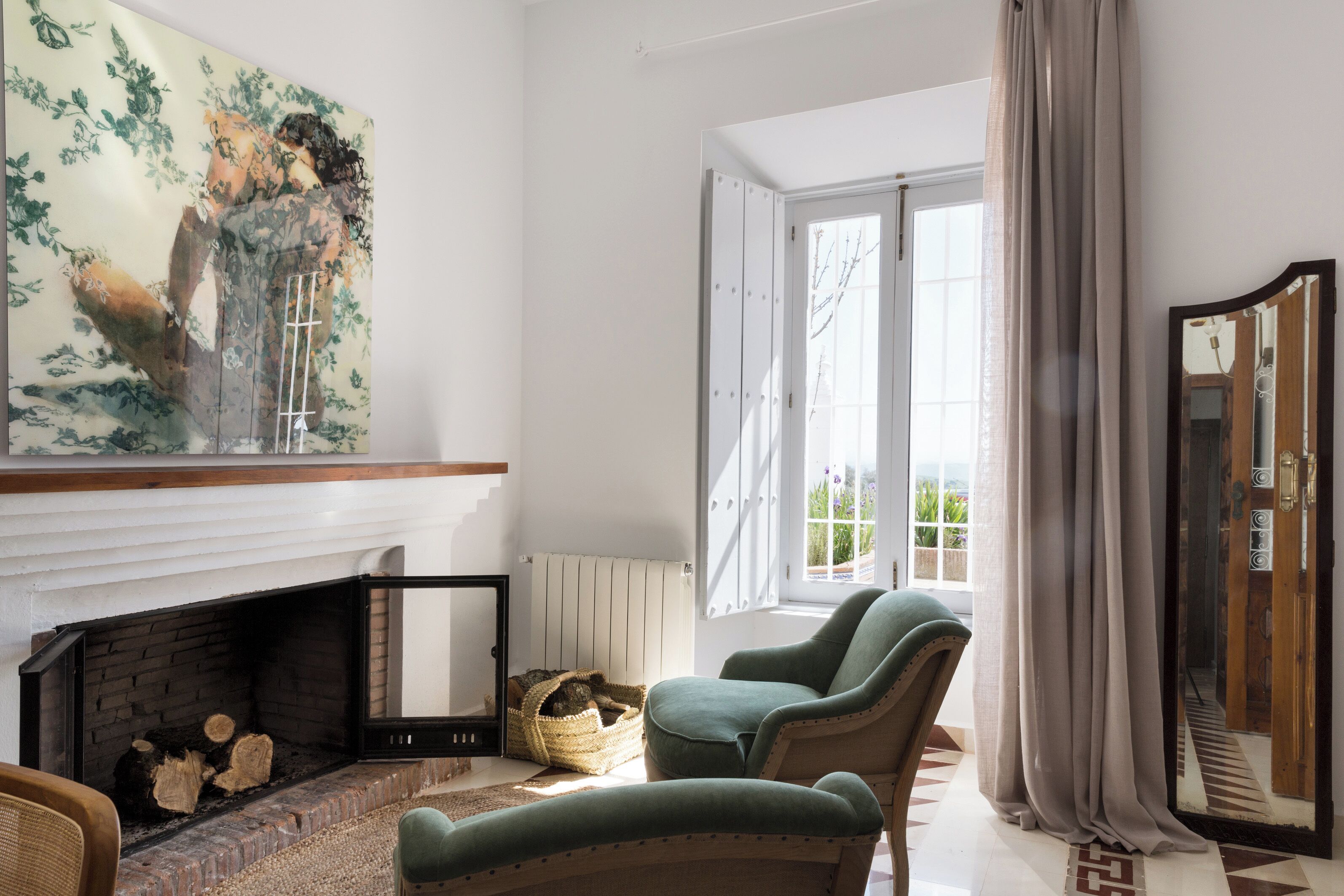 Télévision, cheminée, baby-foot, table de tennis de table