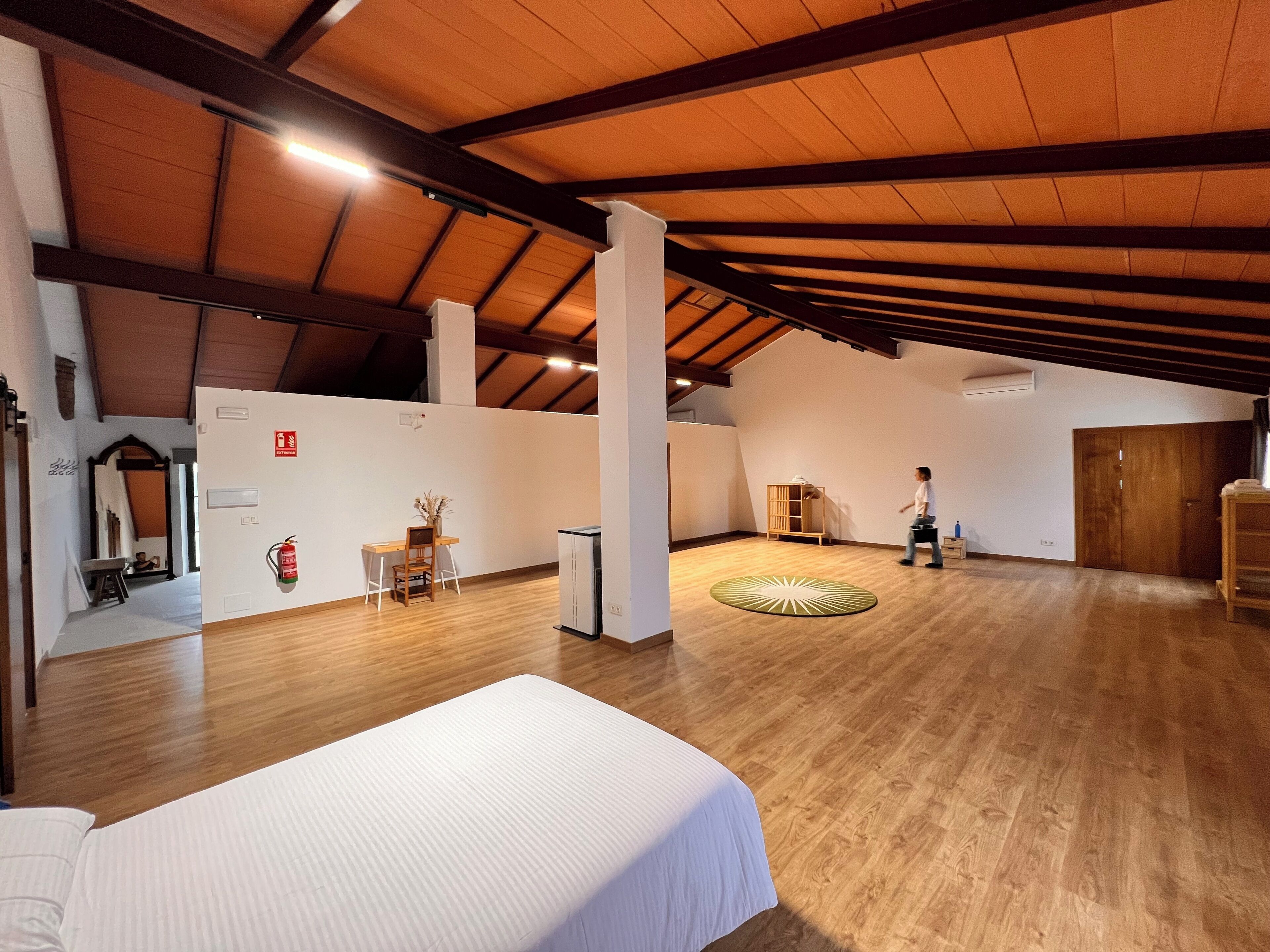 9 bedrooms, desk, iron/ironing board, travel crib