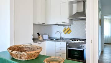 Réfrigérateur, four, plaque de cuisson, lave-vaisselle