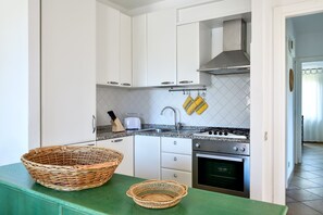 Geladeira, fogão, cooktop, lava-louças