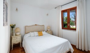 2 bedrooms, desk, WiFi, bed sheets - Villa Luisa Costa Rei – Dream Villa with Garden near the Beach (Costa Rei)
