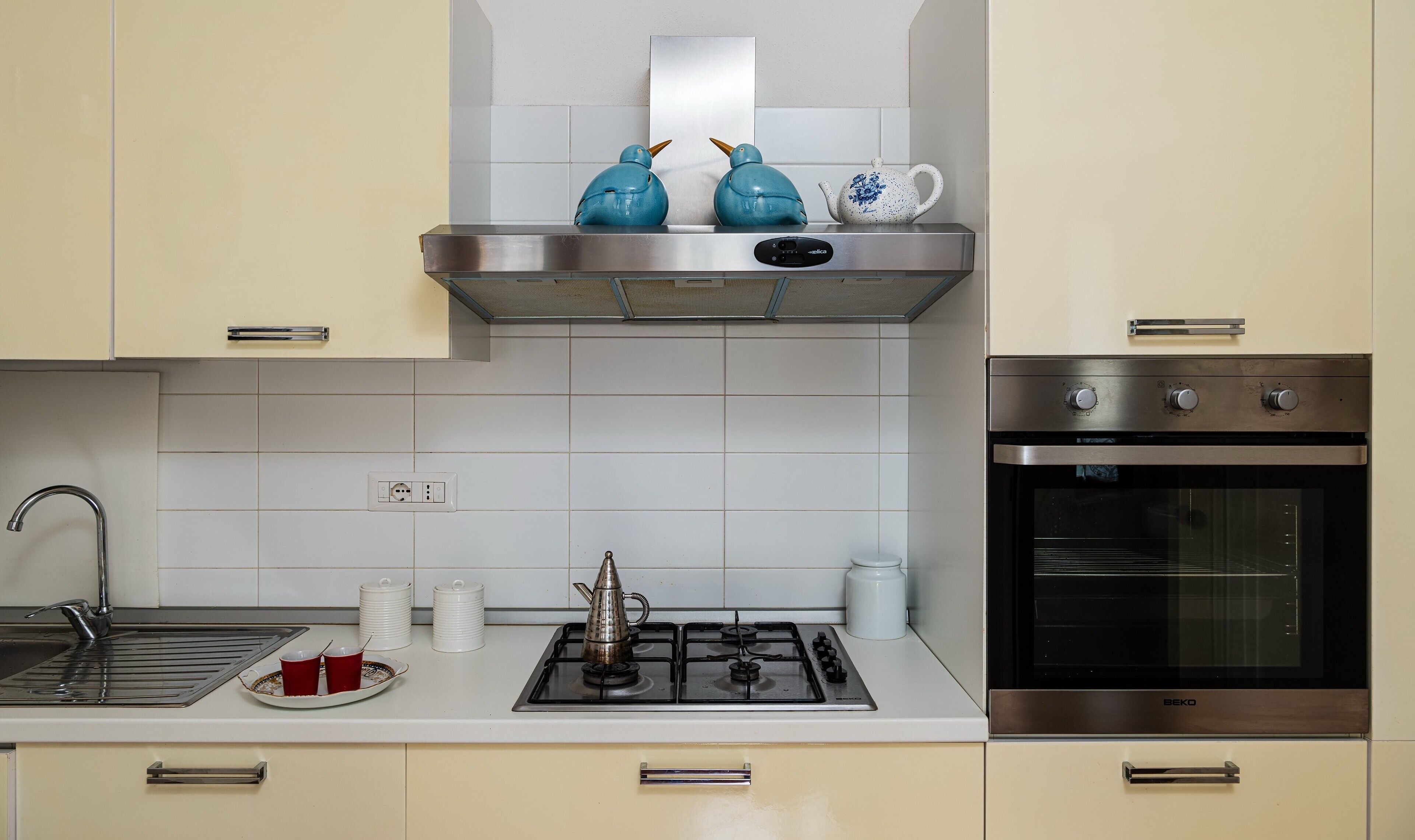 Réfrigérateur, four, plaque de cuisson, lave-vaisselle