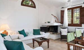 TV, fireplace - Villa Fiori 4 Is Molas – Exclusive Villa with Private Pool and Sea View in Sardinia (S.Margh.di Pula)