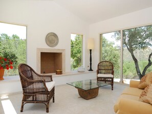 Interior - Villa Paradiso – Exclusive Villa with Pool, Panoramic Views, Near Golf & Beaches (Pula)