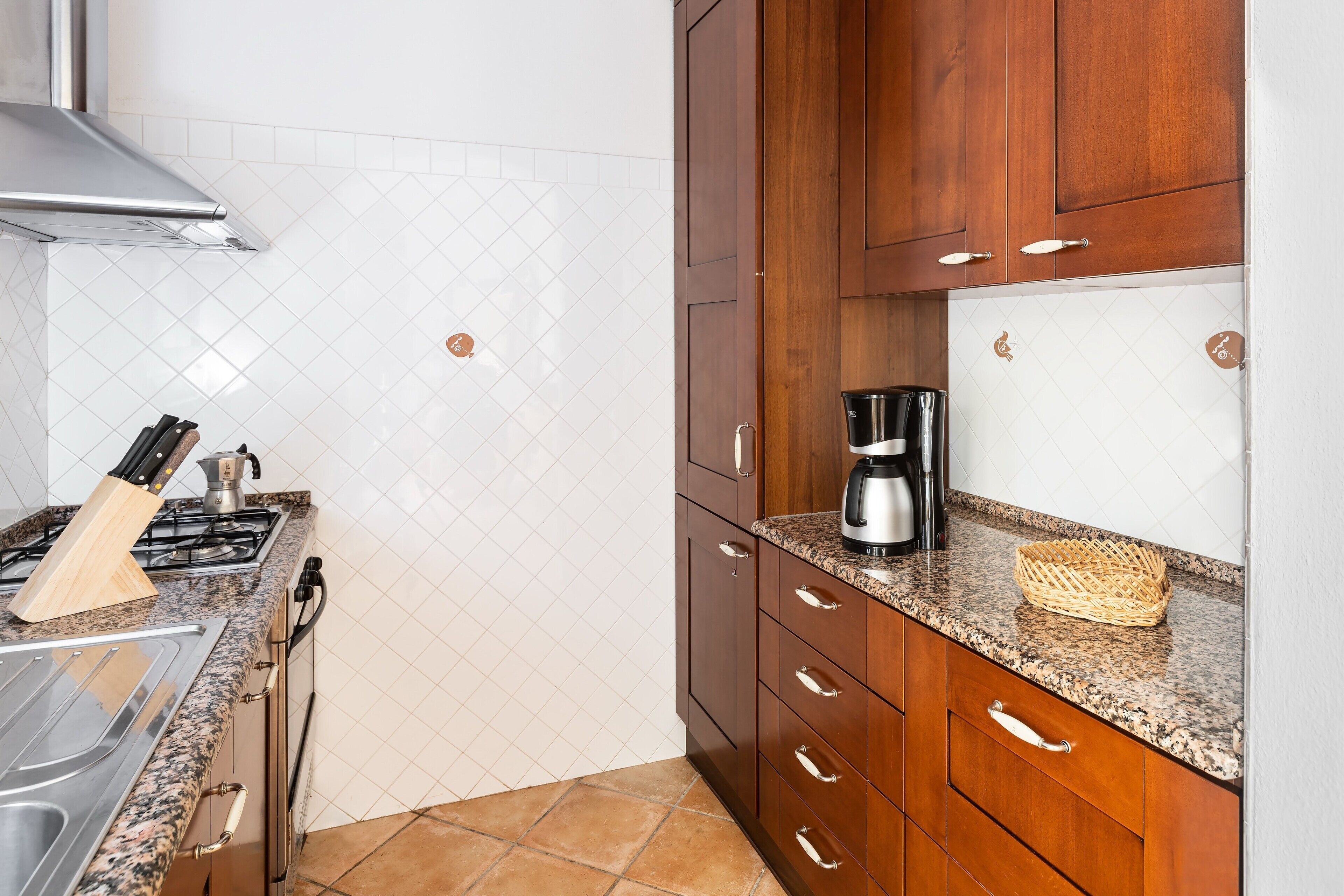 Réfrigérateur, four, plaque de cuisson, lave-vaisselle