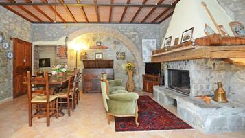 Standard House, Multiple Bedrooms, Mountainside (Casale Mulino 16) | Interior