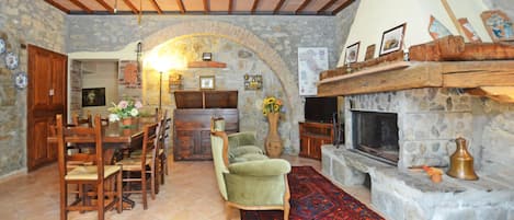 Standard House, Mountainside (7 Bedrooms, Casale Mulino 16) | Interior