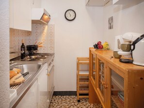 Fridge, oven, cookware/dishes/utensils - L'Eden 10 by Interhome (Ovronnaz)