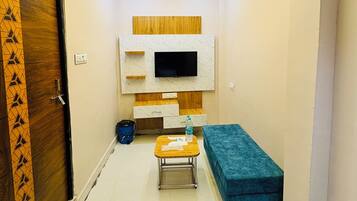 Deluxe Double Room, City View | WiFi (free)