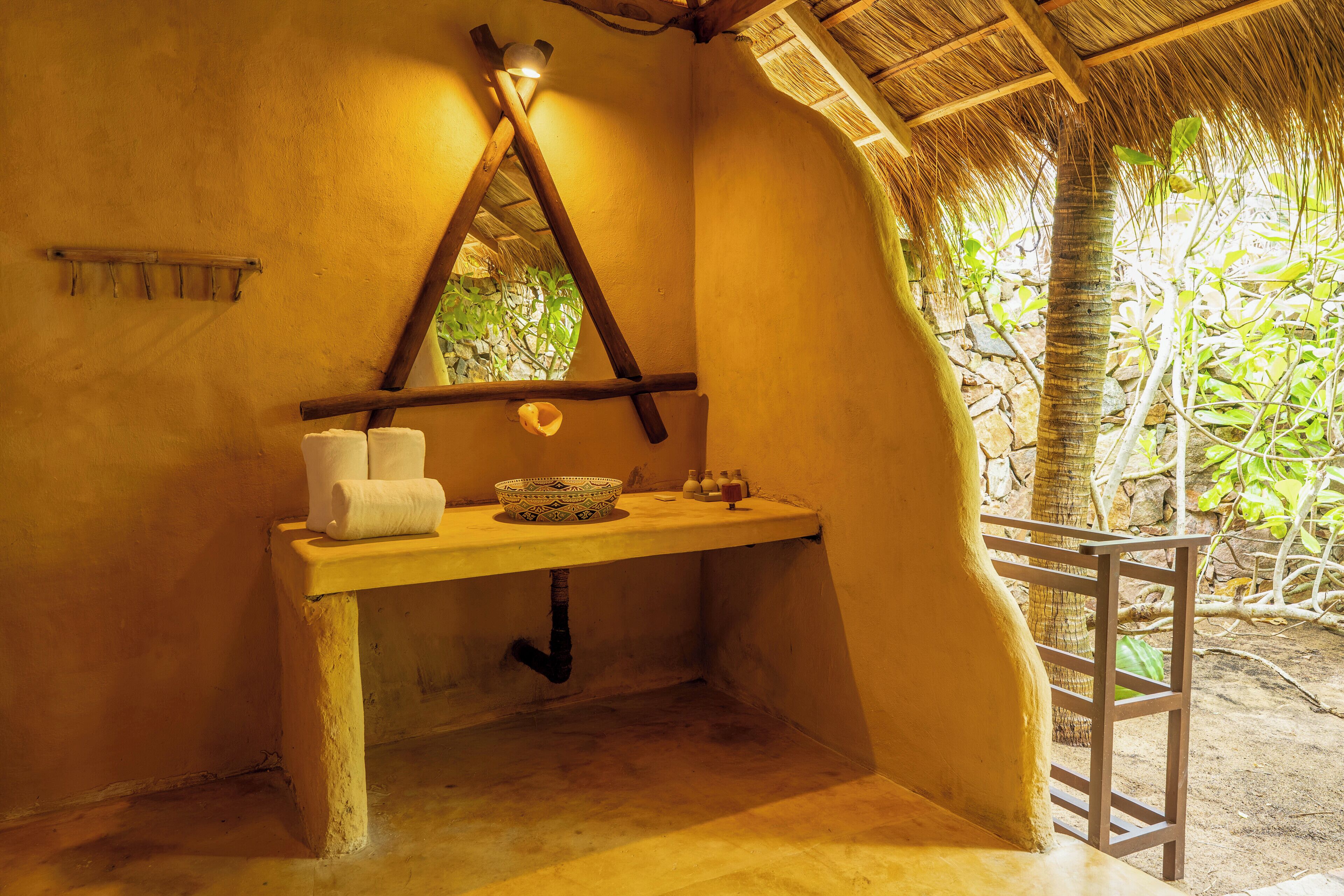 Luxury Room, Patio, Garden View | Bathroom