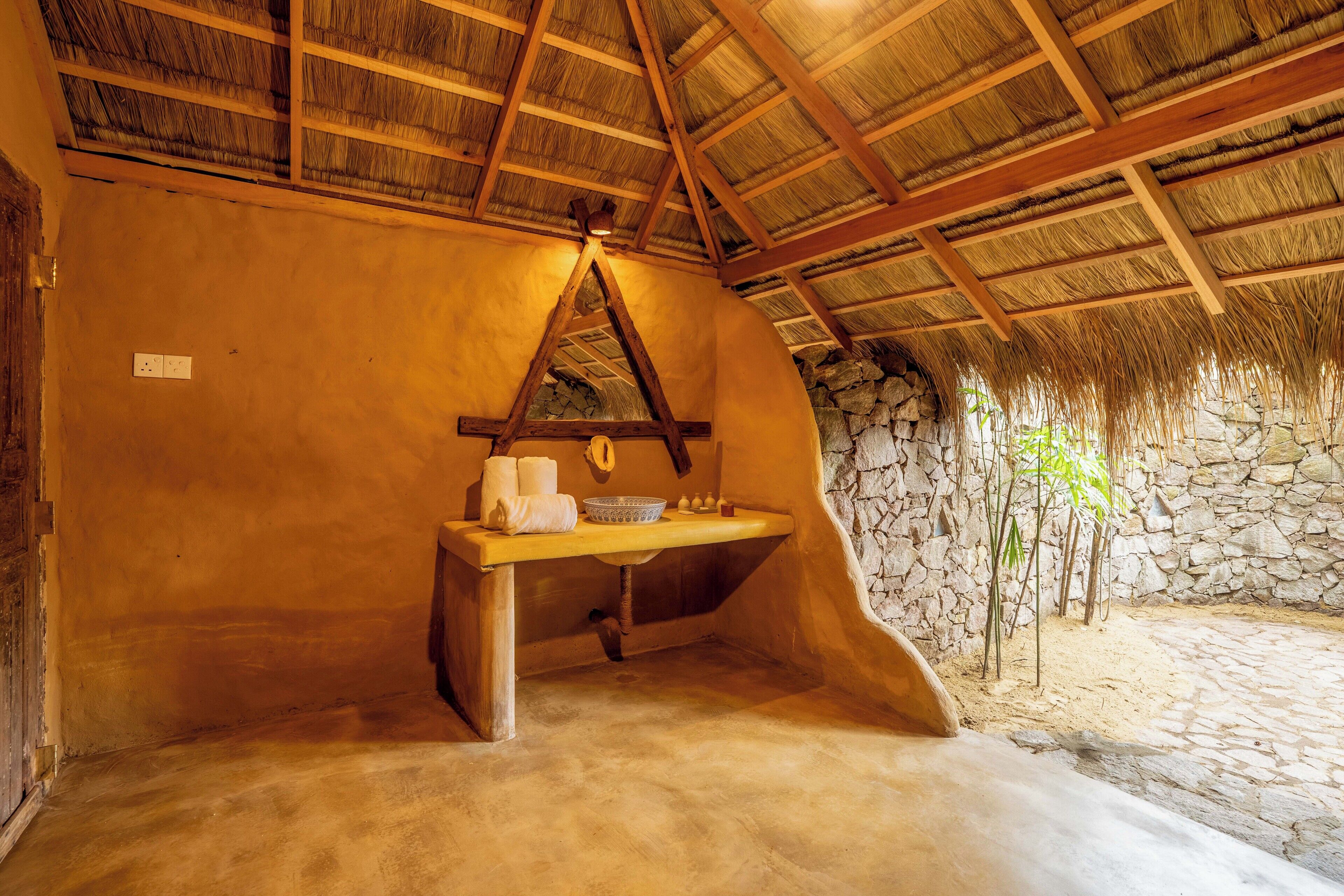 Luksushuone, patio, näköala puutarhaan | Kylpyhuone | Hiustenkuivaaja, tohvelit, pyyhkeet, saippua