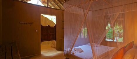 Peti besi dalam bilik, seterika/papan seterika, Wi-fi percuma