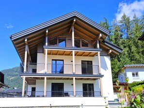 المنشأة من الخارج