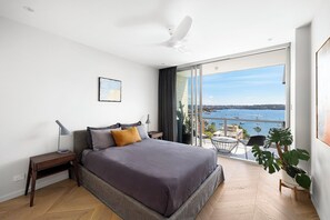 2 bedrooms, iron/ironing board, WiFi, bed sheets - Elizabeth Bay View – Balcony Above the Water with Parking & Artistic Charm (Elizabeth Bay)