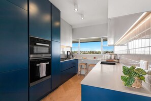 Fridge, microwave, oven, stovetop - Elizabeth Bay View – Balcony Above the Water with Parking & Artistic Charm (Elizabeth Bay)