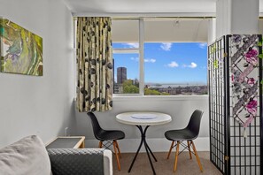 Interior - Spacious CBD Gem with Seaviews and Free Parking (Auckland CBD)