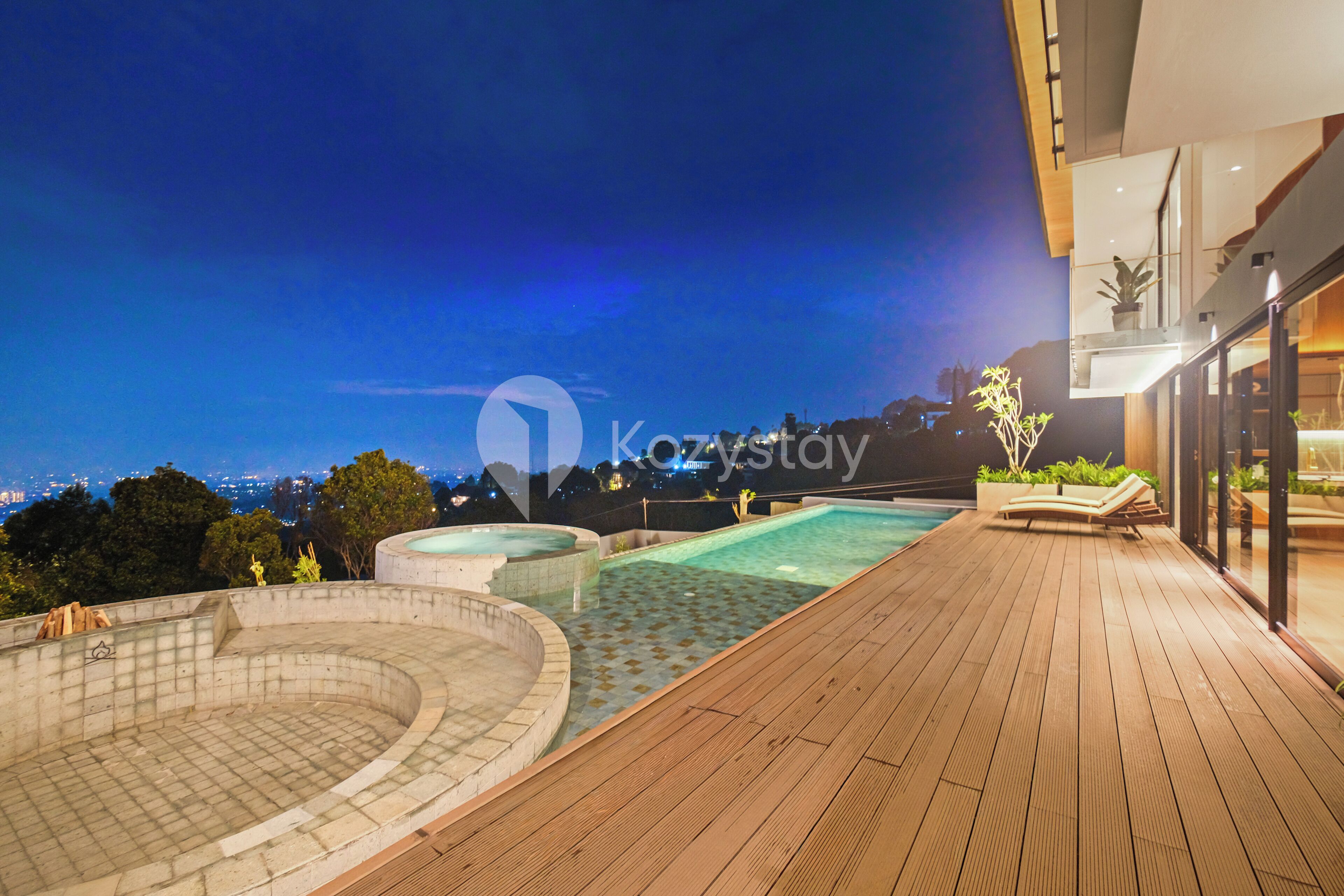 Kolam renang outdoor