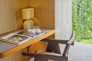 Desk, laptop workspace, iron/ironing board, free WiFi