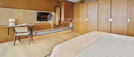 Escritorio y espacio para trabajar con laptop