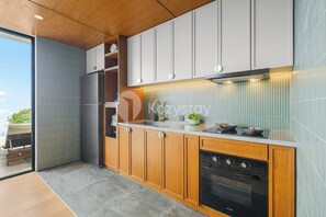 Vil·la, 3 dormitoris, vistes a la muntanya | Cuina privada | Frigorífic gran, microones, forn i placa de cuina 