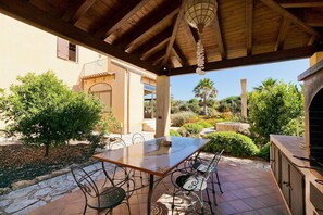 Outdoor dining - Villa Athena with private pool - My Rental Homes (Castelvetrano)