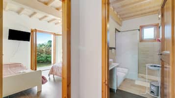 Casa familiare, camere multiple, 2 bagni, lato montagna (Lovely Margherita Private Pool) | 2 camere, Wi-Fi gratuito, lenzuola
