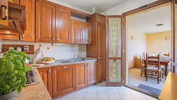 Nhà dành cho gia đình, 4 phòng ngủ, 2 phòng tắm, cạnh núi (Comfortable House Private Pool & View) | Bếp riêng