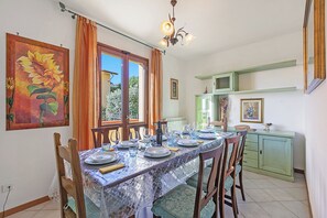 Dining room - Comfortable House With Pool&lovely View (Pescia)