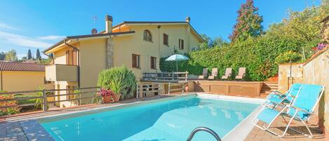 Piscine extérieure (ouverte en saison)