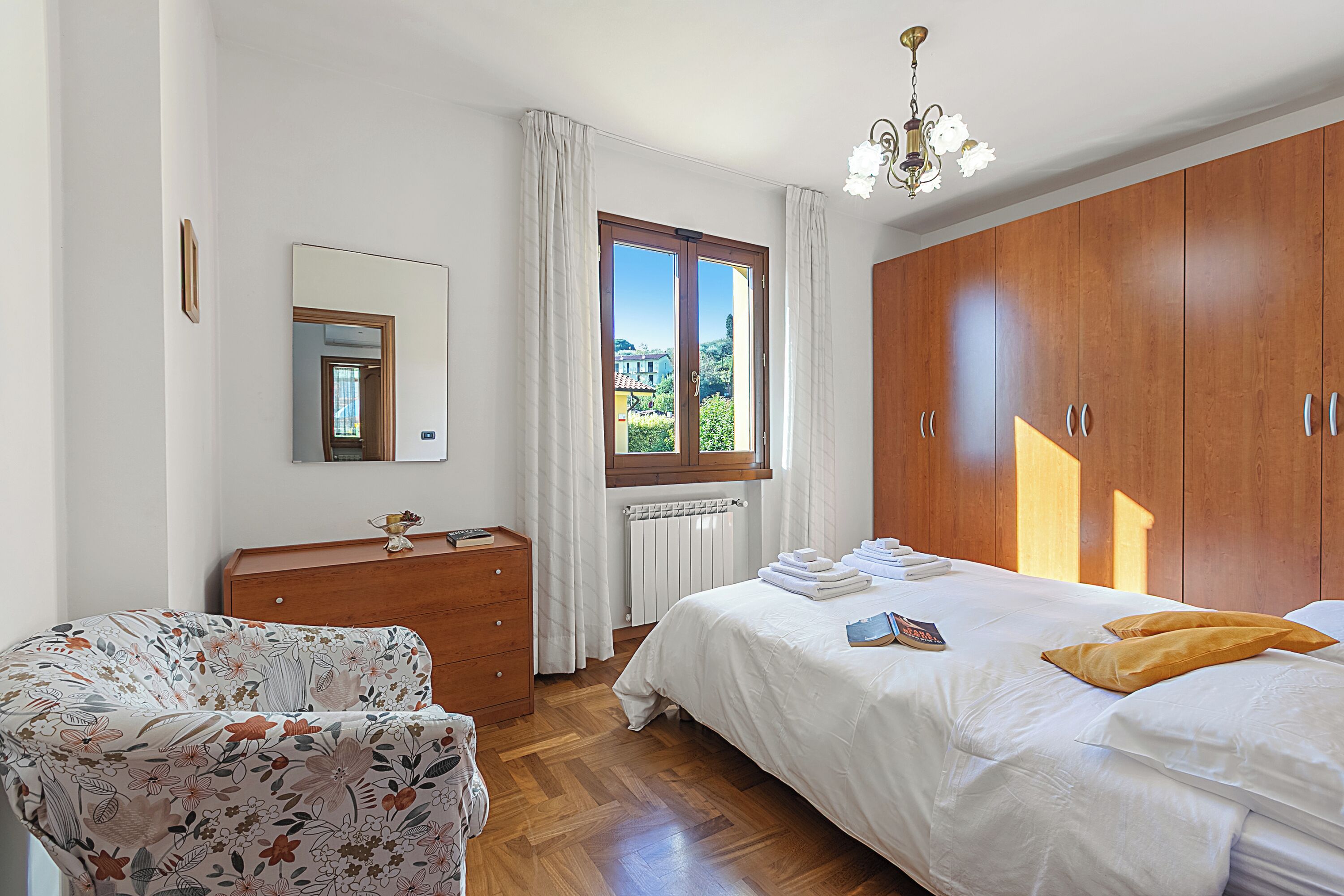 4 bedrooms, iron/ironing board, free WiFi, bed sheets