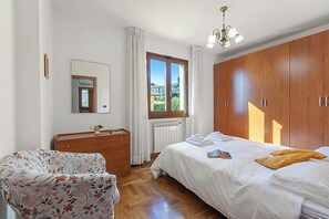 4 bedrooms, iron/ironing board, free WiFi, bed sheets - Comfortable House With Pool&lovely View (Pescia)