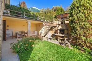 Outdoor dining - Comfortable House With Pool&lovely View (Pescia)