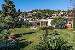 Property grounds - Villa Palme in Costa Rei – Your Private Oasis by the Sea (Costa Rei)