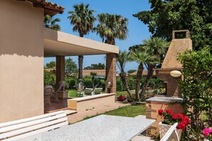 Outdoor dining - Villa Palme in Costa Rei – Your Private Oasis by the Sea (Costa Rei)