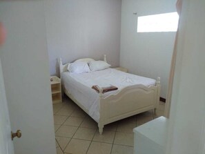 Iron/ironing board, Internet, bed sheets - Charming 1-bedroom apartment in Grand Baie with AC. Close to all facilities! (Grand Bay)