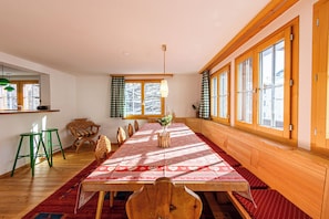 Dining - Traditional Swiss Chalet in Saas-Fee with 6 bedrooms fully renovated in 2023. (Saas-Fee)