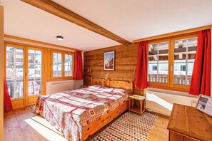 6 bedrooms, iron/ironing board, WiFi, bed sheets - Traditional Swiss Chalet in Saas-Fee with 6 bedrooms fully renovated in 2023. (Saas-Fee)