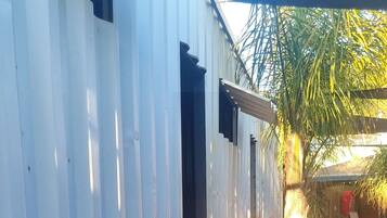 Phòng tập thể, 1 phòng ngủ, sân hiên, quang cảnh vườn | Khuôn viên nơi lưu trú