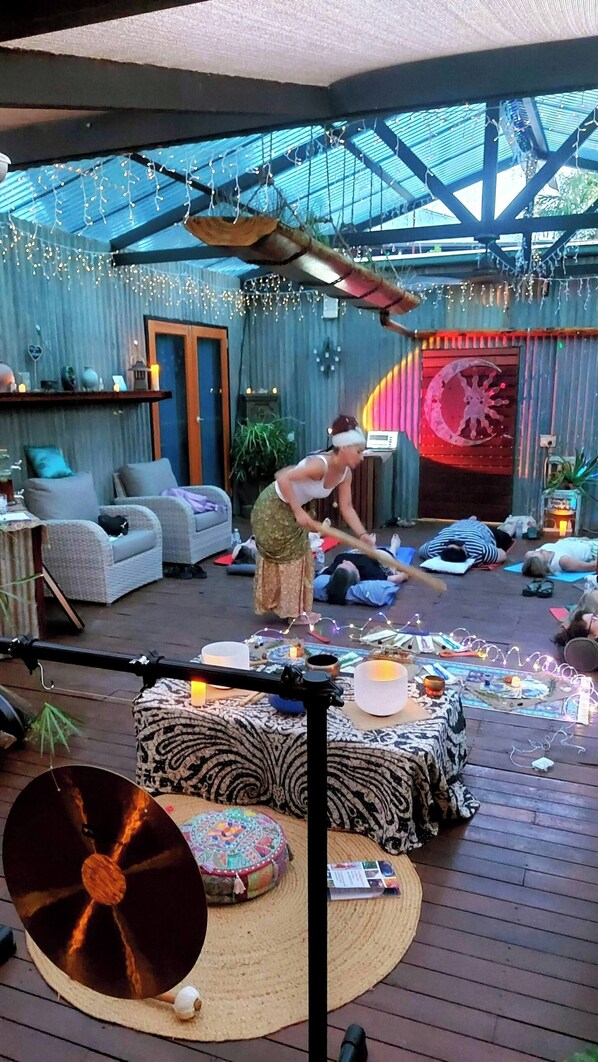 Dormitorio compartido, 1 habitación, para fumadores, patio | Sala de juegos