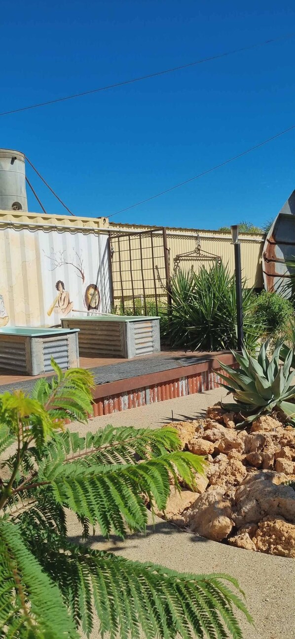 共同ドミトリー 1 ベッドルーム 喫煙可 パティオ | 施設の敷地