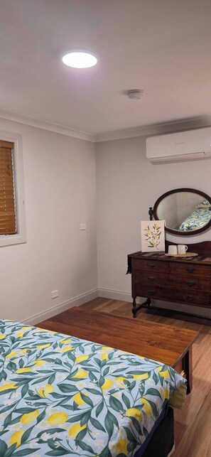 Dormitorio compartido, 1 habitación, patio, vista al jardín | 1 habitación 