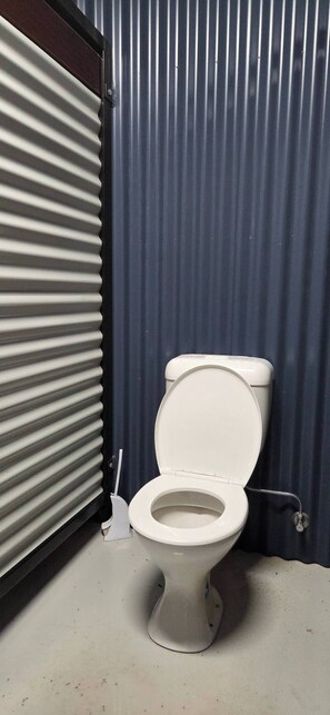 Dortoir Partagé, 1 chambre, patio, vue jardin | Salle de bain