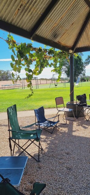 Gemeinsamer Schlafsaal, 1 Schlafzimmer, Terrasse, Gartenblick | Unterkunftsgelände