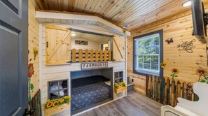House, Accessible | 5 bedrooms, Internet - Luxury Poolside Cabin in Sevierville (Sevierville)
