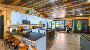 Suite, Accessible | 5 bedrooms, Internet - Luxury Poolside Cabin in Sevierville (Sevierville)