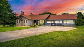 House, Accessible | 5 bedrooms, Internet - Luxury Poolside Cabin in Sevierville (Sevierville)